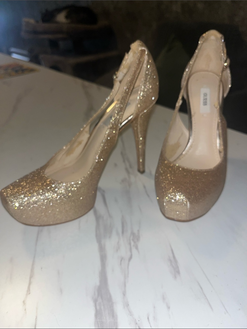 Guess Glitter Platform Peep-Toe Pumps in Gold Sz 7